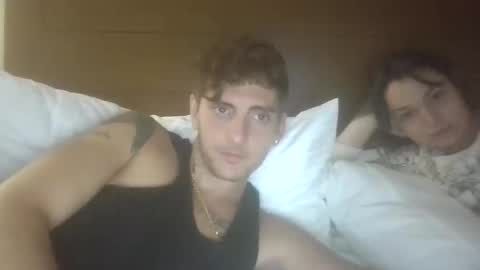 Snapshot of losrompecamera chatting on 10-31-25, 04:57 LosRompeCamera online show from 10-31-25, 04:57