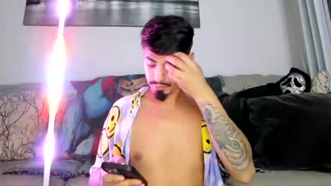 Snapshot of losrompecamera chatting on 11-12-25, 08:04 LosRompeCamera online show from 11-12-25, 08:04