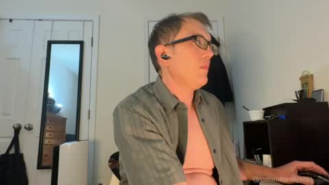 Snapshot of lostandlonelysoul chatting on 04-22-26, 04:04 Hazemir online show from 04-22-26, 04:04