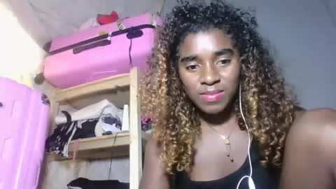 Snapshot of louane98 chatting on 02-06-26, 09:40 louane98 online show from 02-06-26, 09:40