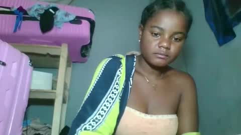 Snapshot of louane98 chatting on 02-21-26, 04:57 louane98 online show from 02-21-26, 04:57