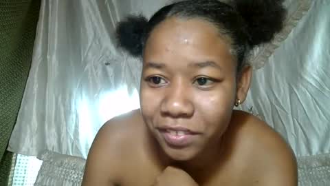 Snapshot of louane98 chatting on 06-12-26, 10:41 louane98 online show from 06-12-26, 10:41