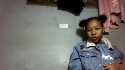 Snapshot of louane98 chatting on 06-24-26, 09:03 louane98 online show from 06-24-26, 09:03