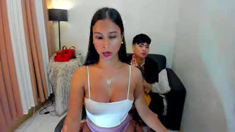 Snapshot of louie_cute_asian chatting on 01-25-25, 12:37 Kylie online show from 01-25-25, 12:37