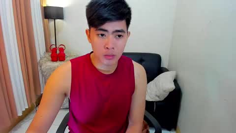 Snapshot of louie_cute_asian chatting on 02-06-25, 04:53 Kylie online show from 02-06-25, 04:53