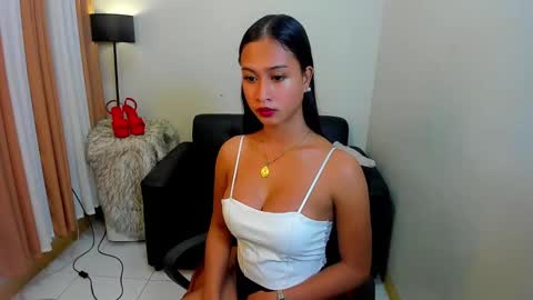 Snapshot of louie_cute_asian chatting on 02-11-25, 03:08 Kylie online show from 02-11-25, 03:08
