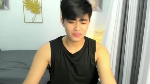 Snapshot of louie_cute_asian chatting on 02-27-25, 05:13 Kylie online show from 02-27-25, 05:13