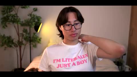 Snapshot of louis_zh chatting on 11-05-25, 04:23 Louis online show from 11-05-25, 04:23