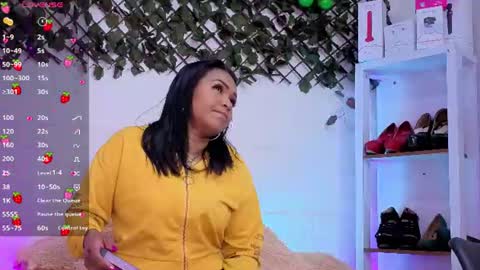 Snapshot of louise_nails chatting on 06-29-26, 06:41 LouIse online show from 06-29-26, 06:41