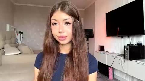 Snapshot of louiswawrzyniak chatting on 06-28-26, 08:20 Flora online show from 06-28-26, 08:20
