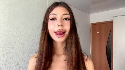 Snapshot of louiswawrzyniak chatting on 07-20-26, 10:39 Flora online show from 07-20-26, 10:39