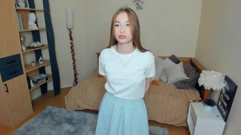 Snapshot of lourabloss chatting on 04-08-26, 07:30 Aurora online show from 04-08-26, 07:30