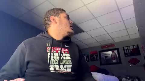 Snapshot of love01109 chatting on 10-20-25, 04:29 love01109 online show from 10-20-25, 04:29