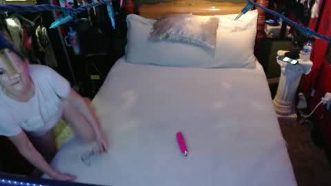 Snapshot of love2shareletsplay chatting on 02-22-26, 09:52 love2shareletsplay online show from 02-22-26, 09:52