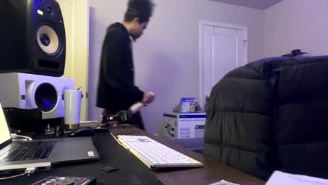 Snapshot of love4heelz chatting on 01-06-25, 11:42 Prynce online show from 01-06-25, 11:42