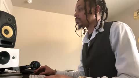 Snapshot of love4heelz chatting on 01-13-25, 09:52 Prynce online show from 01-13-25, 09:52