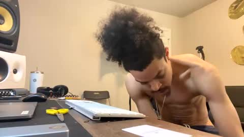 Snapshot of love4heelz chatting on 02-08-25, 04:57 Prynce online show from 02-08-25, 04:57