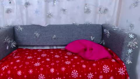 love bella  online show from 12-18-25, 12:17