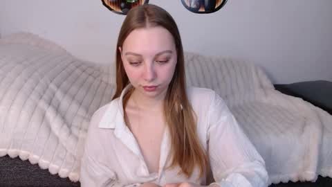 love bella  online show from 04-06-26, 12:19