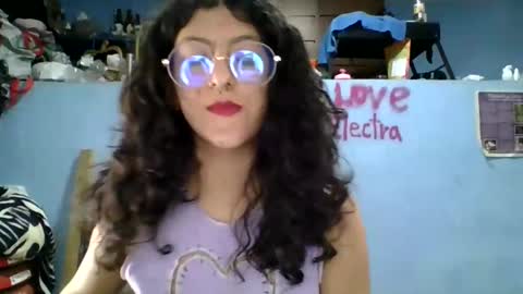 Snapshot of love_electra chatting on 10-21-25, 06:41 love_electra online show from 10-21-25, 06:41