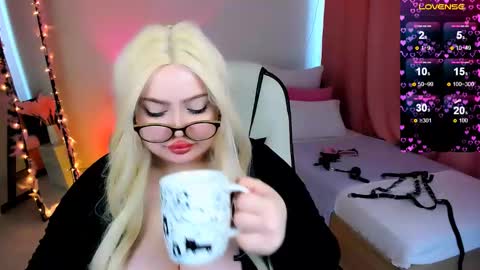 Snapshot of love_insidee chatting on 02-16-25, 11:16 Sailor online show from 02-16-25, 11:16