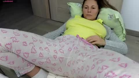 Snapshot of love_jessy_love chatting on 12-15-24, 07:53 jessmy pleasure is in your hands s online show from 12-15-24, 07:53