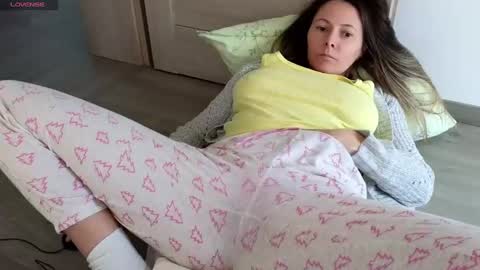 Snapshot of love_jessy_love chatting on 12-16-24, 12:16 jessmy pleasure is in your hands s online show from 12-16-24, 12:16