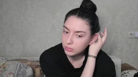 Snapshot of love_lina_muuur chatting on 04-19-26, 05:34 LINA online show from 04-19-26, 05:34