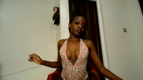 Snapshot of love_miah chatting on 06-24-26, 01:48 Miah online show from 06-24-26, 01:48