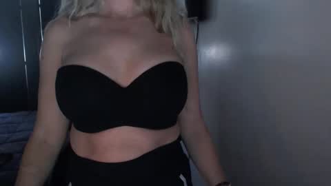 LoVe On  online show from 04-07-26, 10:53