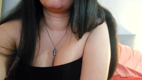 Snapshot of love_raquel_xo chatting on 04-02-26, 12:52 Raquel Love online show from 04-02-26, 12:52