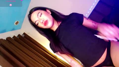 Snapshot of love_seren chatting on 09-11-25, 10:48 Seren online show from 09-11-25, 10:48