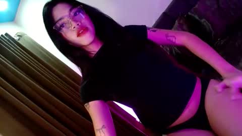 Snapshot of love_seren chatting on 10-24-25, 10:44 Seren online show from 10-24-25, 10:44