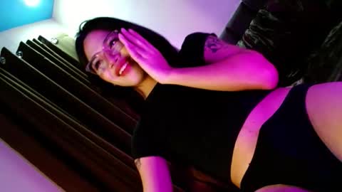 Snapshot of love_seren chatting on 10-26-25, 10:32 Seren online show from 10-26-25, 10:32