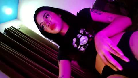 Snapshot of love_seren chatting on 10-27-25, 11:03 Seren online show from 10-27-25, 11:03