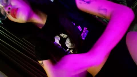 Snapshot of love_seren chatting on 10-29-25, 11:45 Seren online show from 10-29-25, 11:45