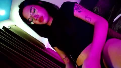 Snapshot of love_seren chatting on 10-30-25, 11:11 Seren online show from 10-30-25, 11:11