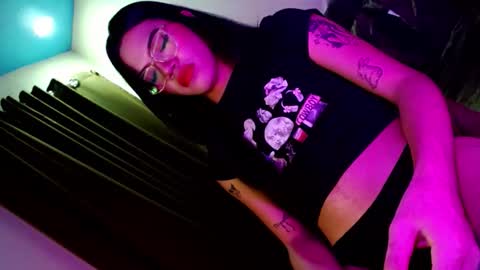 Snapshot of love_seren chatting on 10-31-25, 11:00 Seren online show from 10-31-25, 11:00