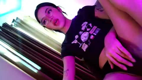 Snapshot of love_seren chatting on 11-05-25, 04:45 Seren online show from 11-05-25, 04:45