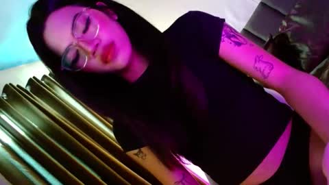 Snapshot of love_seren chatting on 11-08-25, 05:07 Seren online show from 11-08-25, 05:07