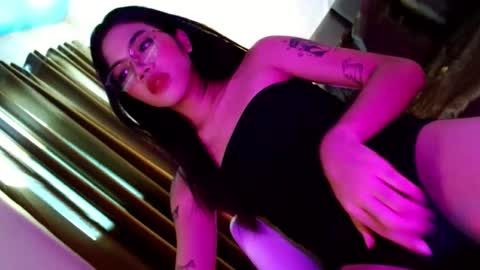 Snapshot of love_seren chatting on 11-13-25, 05:28 Seren online show from 11-13-25, 05:28