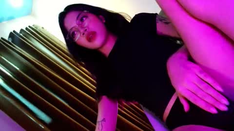 Snapshot of love_seren chatting on 11-18-25, 07:13 Seren online show from 11-18-25, 07:13