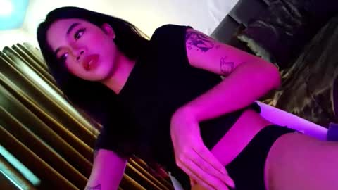 Snapshot of love_seren chatting on 11-21-25, 06:01 Seren online show from 11-21-25, 06:01