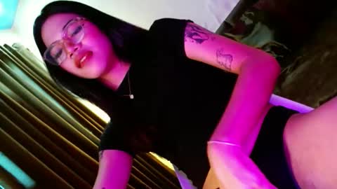 Snapshot of love_seren chatting on 12-19-25, 12:50 Seren online show from 12-19-25, 12:50