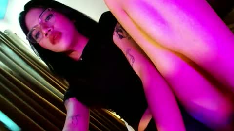 Snapshot of love_seren chatting on 12-20-25, 01:45 Seren online show from 12-20-25, 01:45