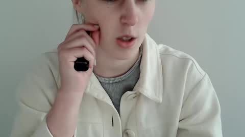 Vivian online show from 11-05-25, 02:17