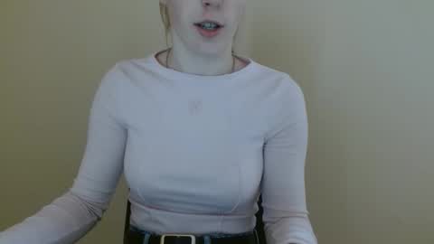 Snapshot of love_vivian chatting on 04-21-26, 11:49 Vivian online show from 04-21-26, 11:49