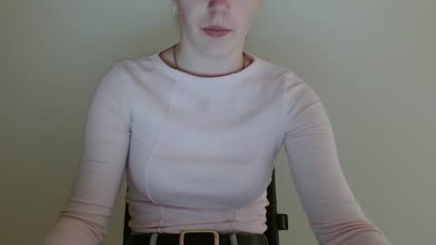 Snapshot of love_vivian chatting on 04-29-26, 12:42 Vivian online show from 04-29-26, 12:42