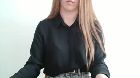 Snapshot of love_vivian chatting on 04-30-26, 12:22 Vivian online show from 04-30-26, 12:22