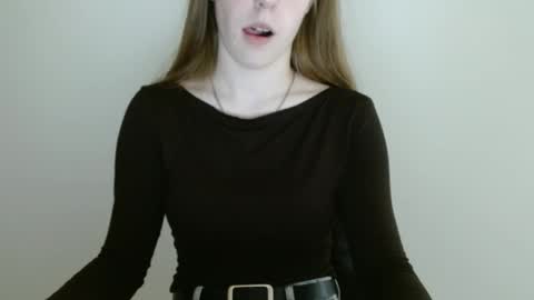Snapshot of love_vivian chatting on 05-15-26, 12:23 Vivian online show from 05-15-26, 12:23